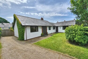 Ffordd Rhiw Ial, Llanarmon-Yn-Ial, Mold